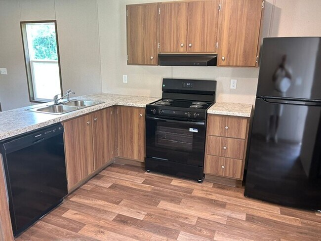 Photo - 182 Zeb Rd