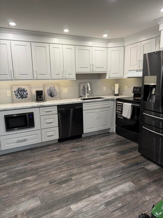 Photo - 387 Mansfield I