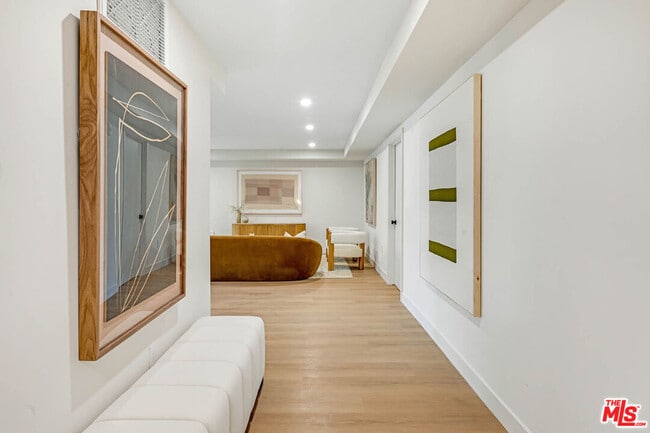 Photo - 350 N Palm Dr Unidad 205