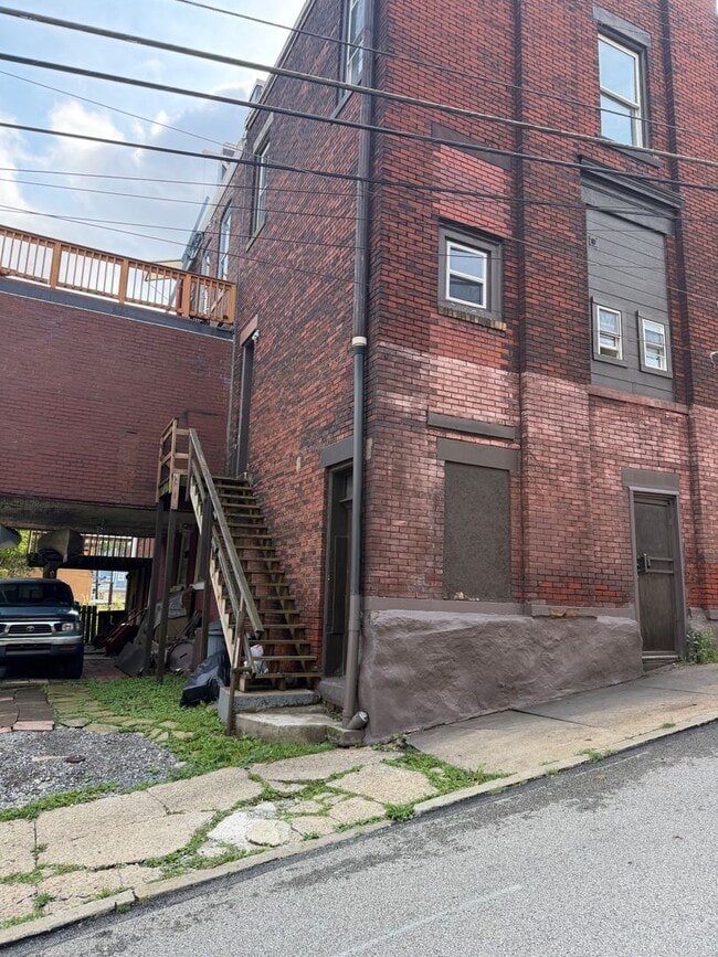 Building Photo - 2401 Arlington Ave Unit apt 2