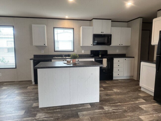 Photo - 14876 Washington Rd