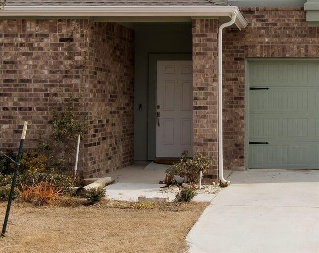 Photo - 1404 Aquilla Dr