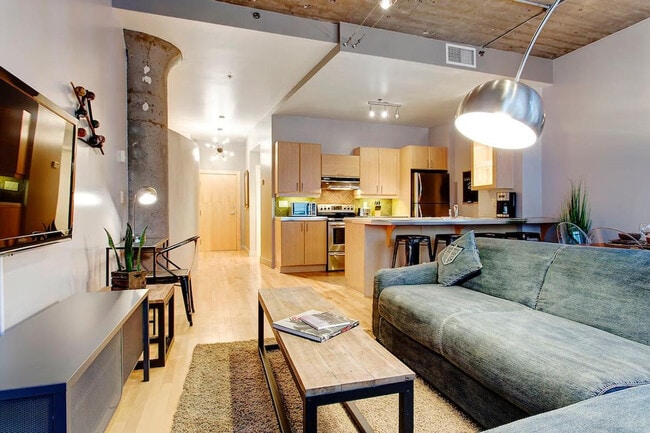 Building Photo - 453 Rue Sainte-Catherine O Unit ID1293733P