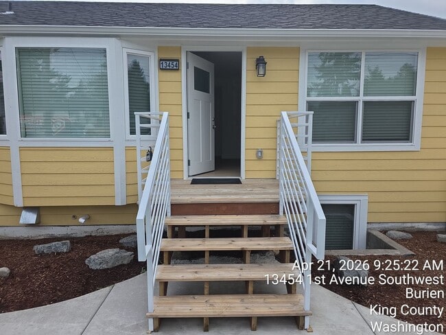 Photo - Burien Newly remodeled home - 3 bedrooms 2 bathrooms - A must see - available NOW
