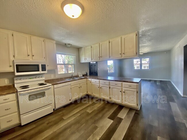 Photo - 209 S 1st St