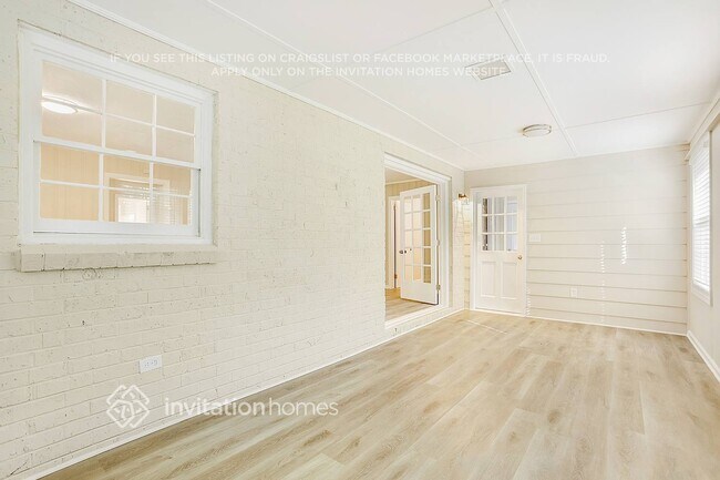 Photo - 8837 Elma St