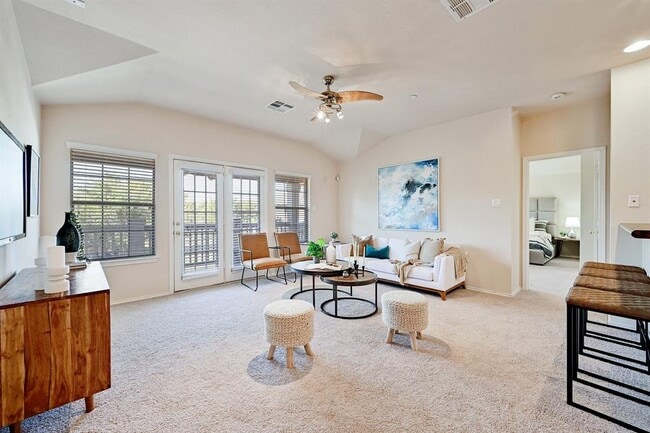 Building Photo - 9201 Brodie Ln