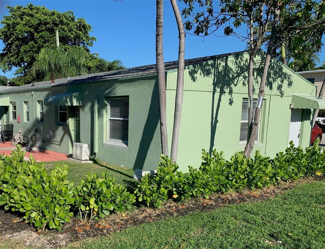 Building Photo - 301 S Ocean Blvd Unit 2