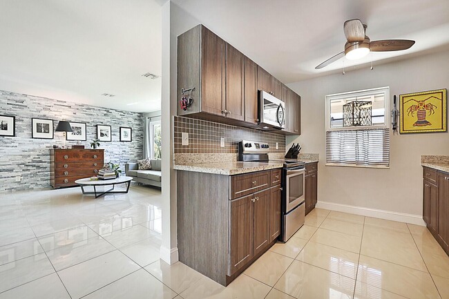 Photo - 441 NE 24th St