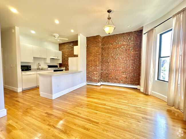 Building Photo - 802 Tremont St Unit 2 Rental