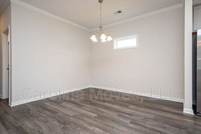 Photo - 124 Strongridge Trl