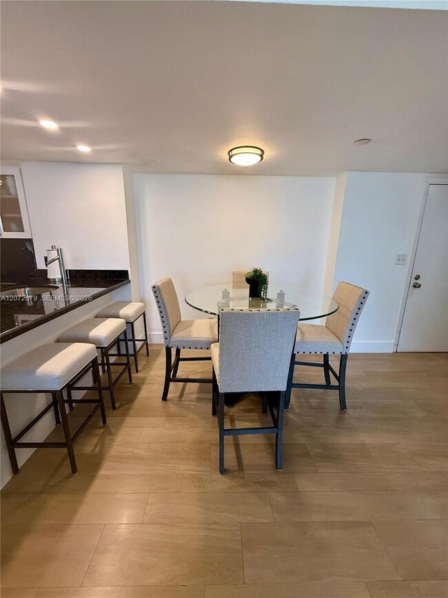 Photo - 770 Claughton Island Dr Unidad 1104