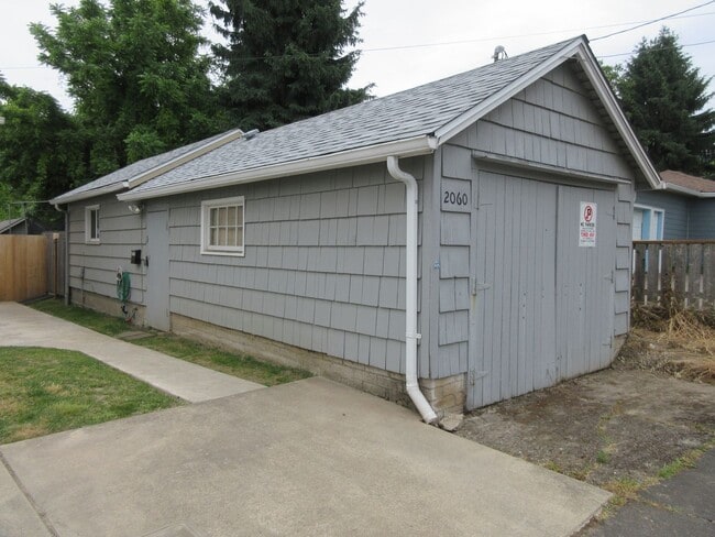 Building Photo - Cozy & Comfortable & Furnished Tiny House