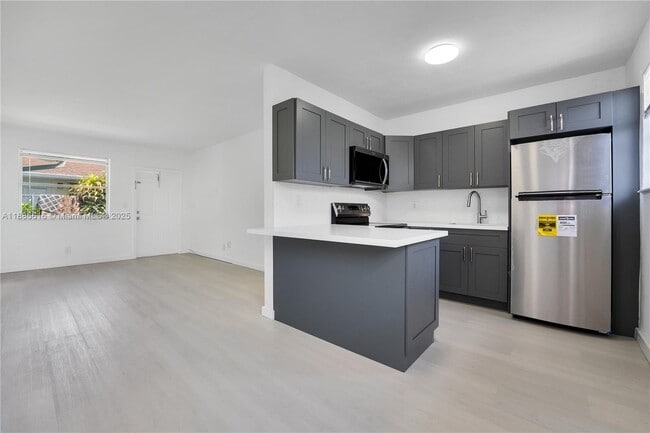 Building Photo - 15991 NE 18th Pl Unit 2