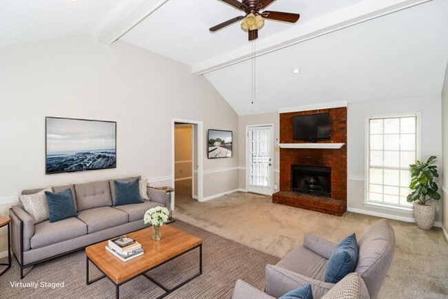 Photo - 423 Cairn Cove