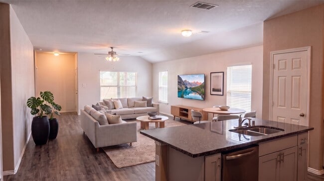 Photo - 2028 Cedar Tree Ct