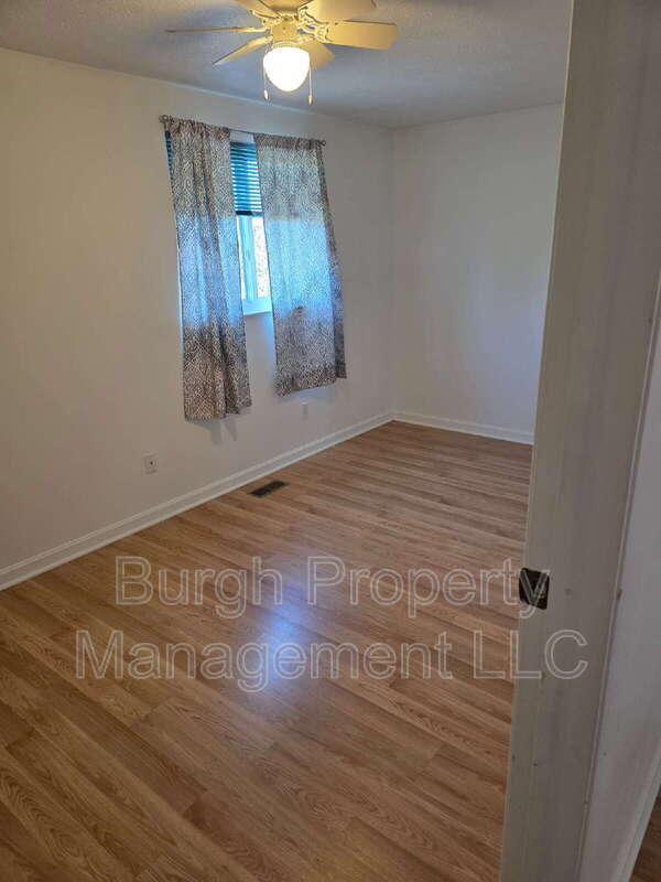 Photo - 140 Scott Ln