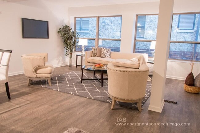 Photo - 932 W Dakin St Unit 104