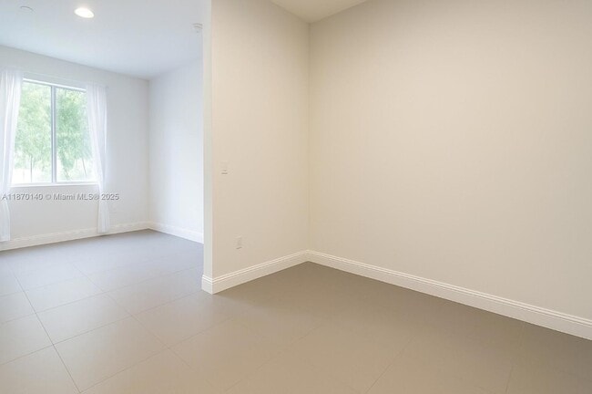Photo - 541 NW 33rd St Unidad 4 Rental