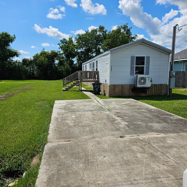 Building Photo - 318 St Charles Bypass Rental
