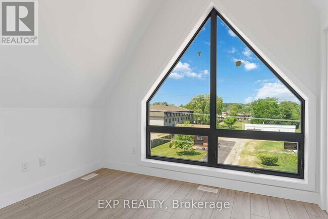 Photo - 7277 Wilson Crescent