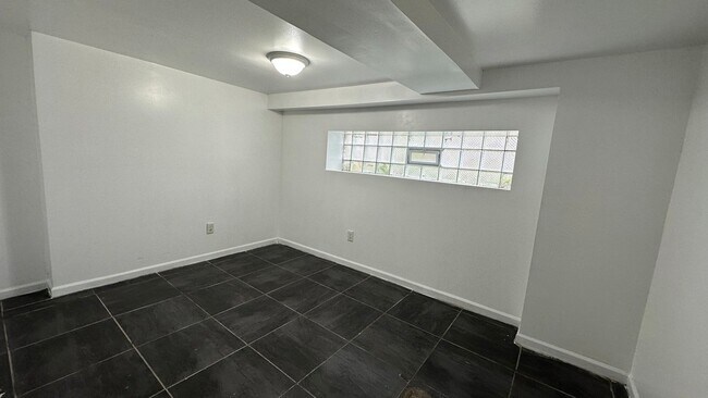 Photo - 5830 N Artesian Ave Unidad G