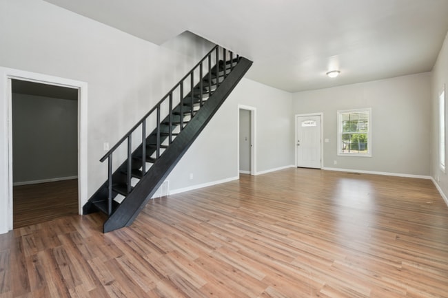 Building Photo - 516 W Martin St Rental