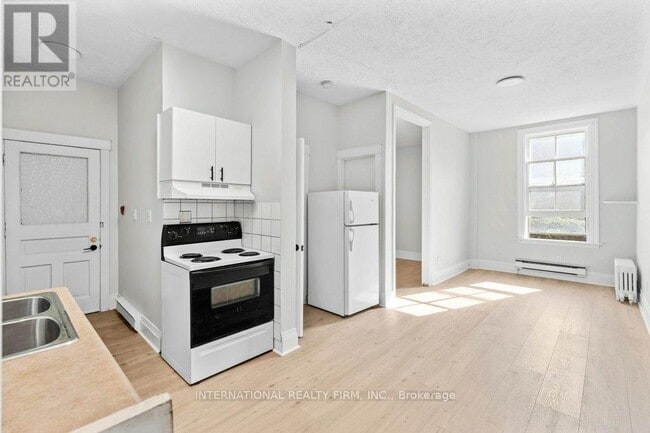 Photo - 67 Ontario Ave