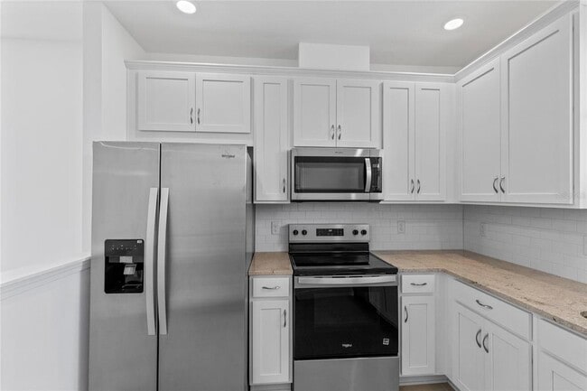 9711 Undset Aly