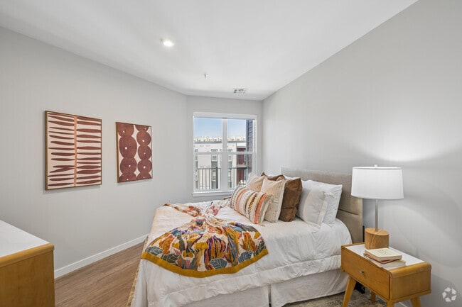 1BR, 1BA - 750SF - Bedroom