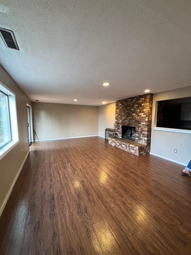 Photo - 201 SW 4th St Unit 2