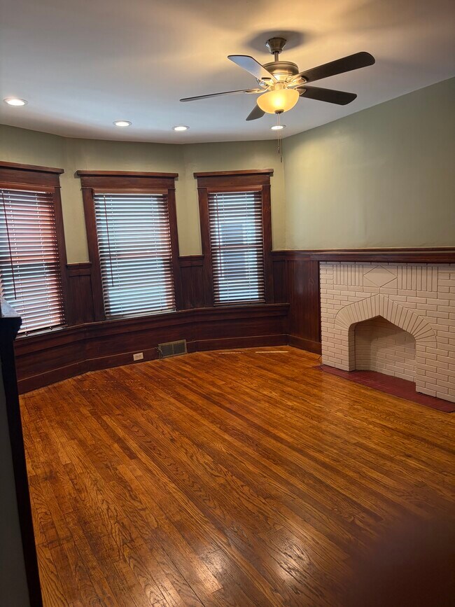 1376 Amherst St Unit 3