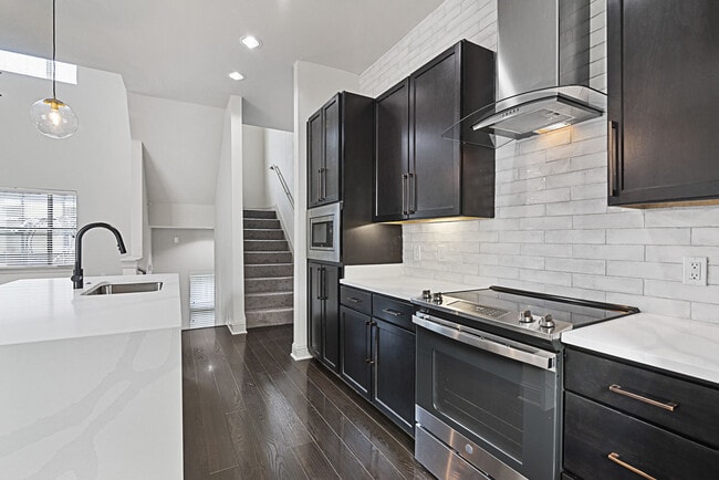 Photo - Domain Memorial