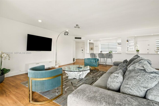 Photo - 1350 NE 191st St Unidad B307