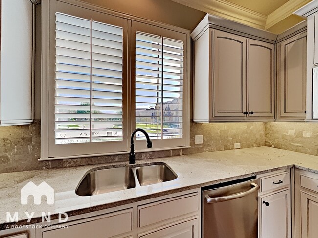 Photo - 10 Center Ct