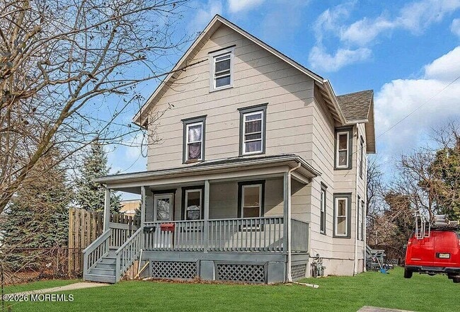 Building Photo - 1327 10th Ave Unit A