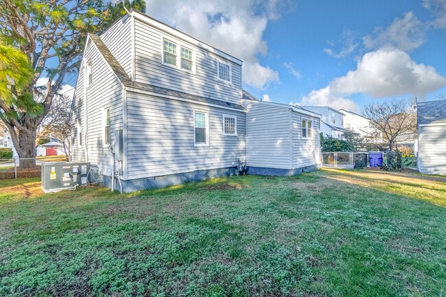 Photo - 405 Farrell St