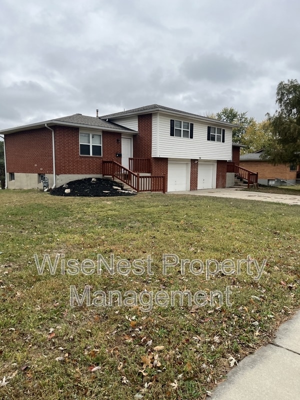 Building Photo - 706 NE Orchard St