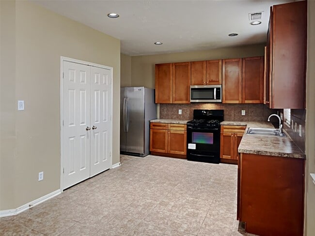 Photo - 1927 Makenna Ln