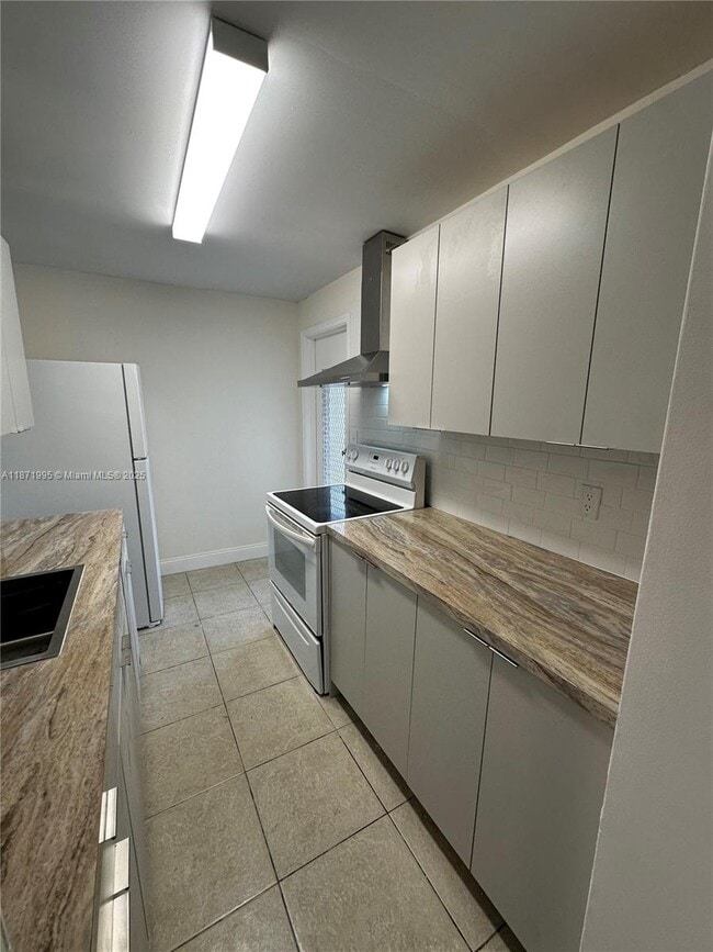 Photo - 1715 N 16th Ave Apartment Unit 202