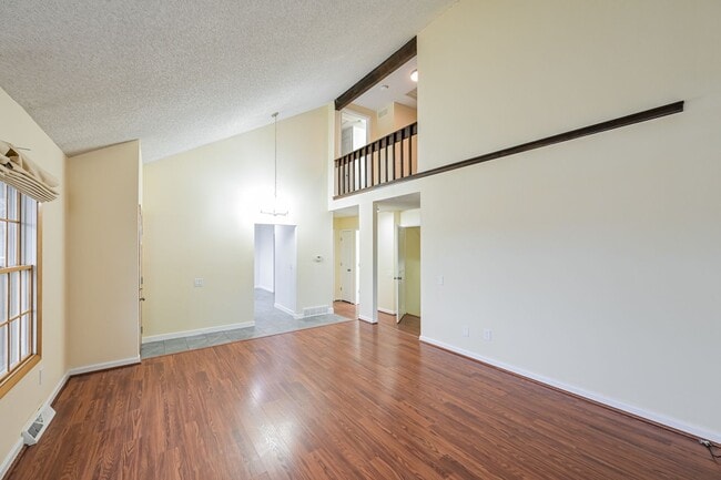 Photo - Spacious 4 Bed/2 Bath in Desirable Willow Creek.