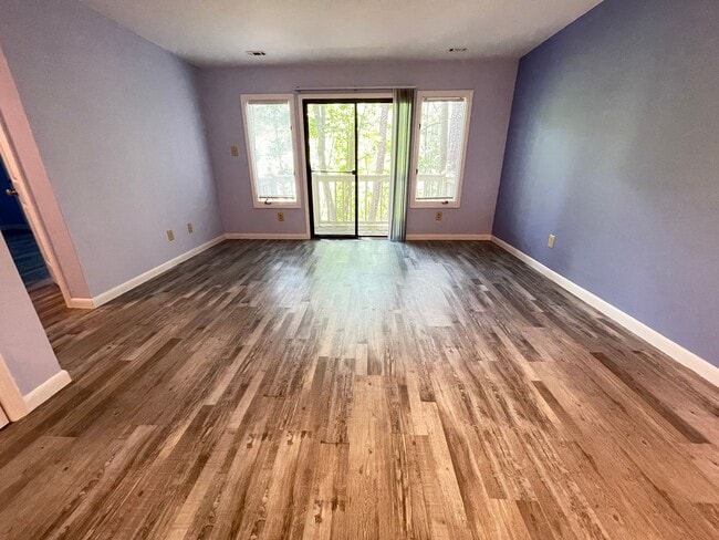 Photo - Mill Creek - Updated 2br 2ba garden-style ... Unit E4