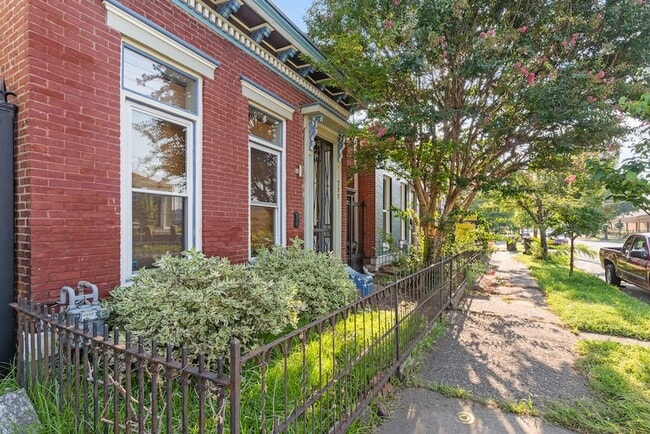 Photo - 717 Lampton St