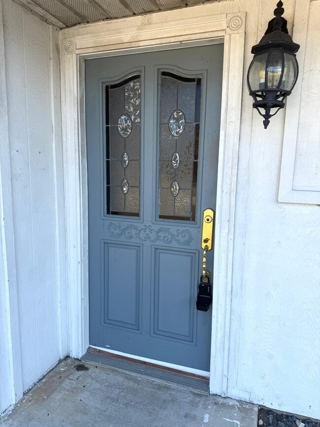 Photo - 107 NW Curtis St