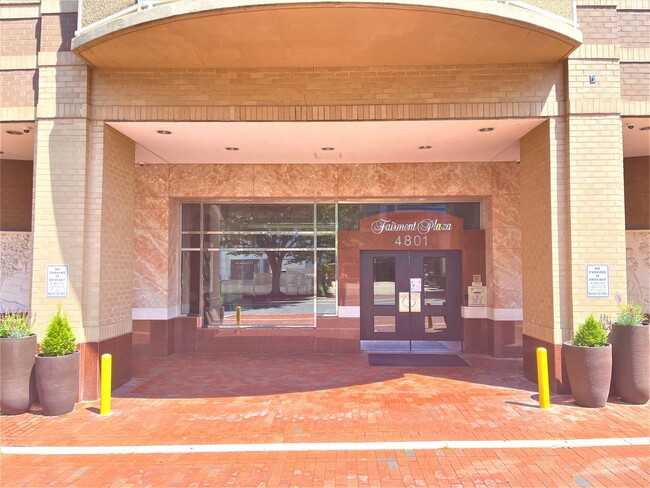 Large 2 Bedroom/1 Bath WITH PARKING - Large 2 Bedroom/1 Bath WITH PARKING House