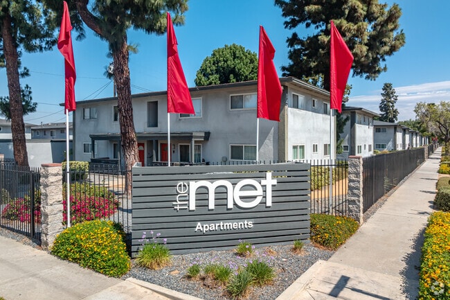 Building Photo - The Met Apartments