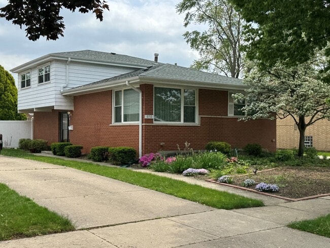 Photo - 9713 S Kenneth Ave House