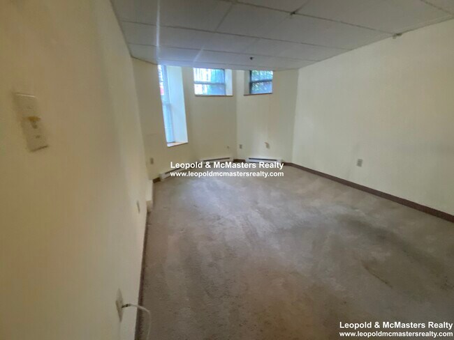 Photo - 104 Peterborough St