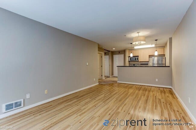 Building Photo - 1 br, 1 bath Condo - 6400 Christie Ave, Em...