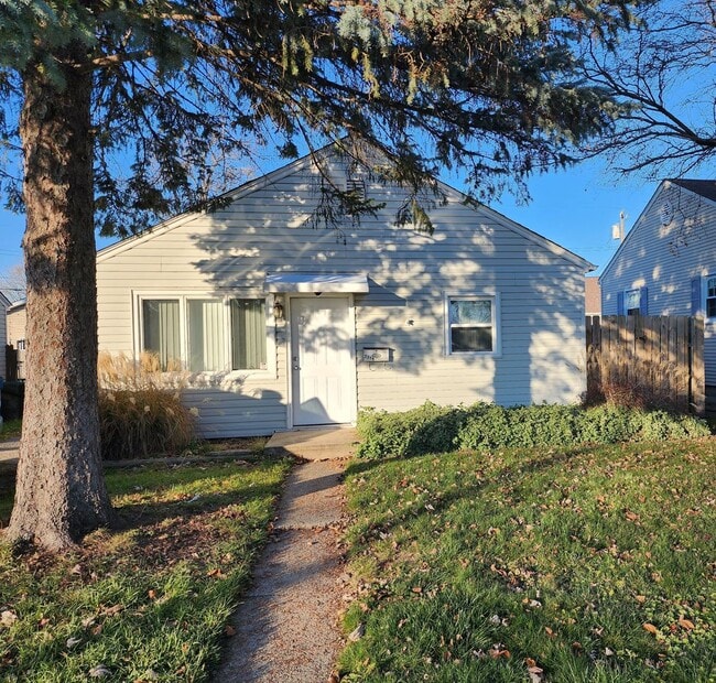 Building Photo - 3 Bedroom Home in Highland, IN